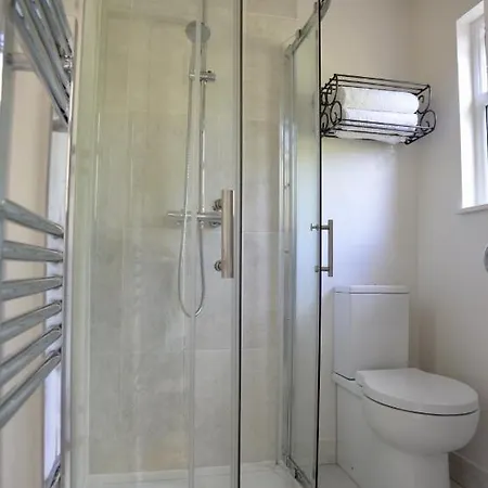 Cute Self-Contained Guest Room With Ensuite And Private Decked Porch In Glastonbury Exterior photo